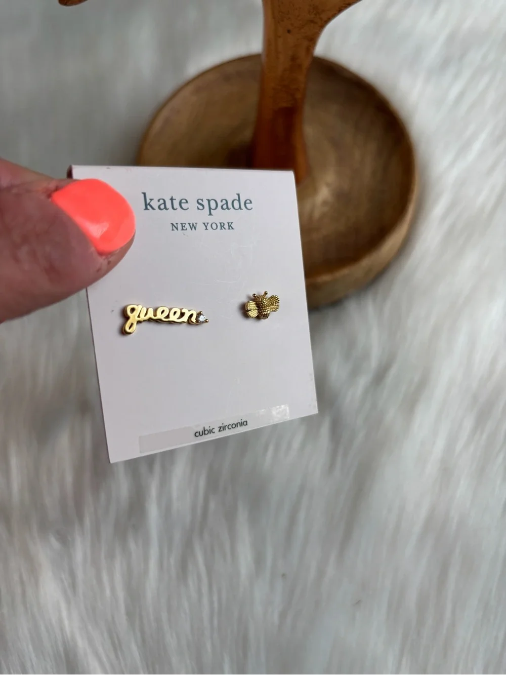 kate spade gold 'queen' script & bee stud earrings